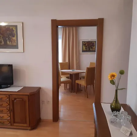 Klausnerhof Garni Отель Зеефельд в Тироле