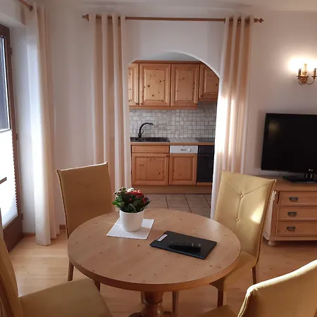 Klausnerhof Garni Отель Зеефельд в Тироле