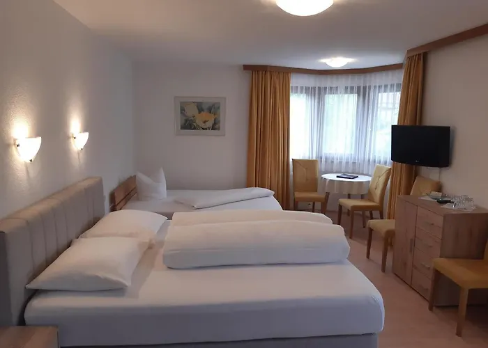 ランドハウス クラウズナホフ ガルニ