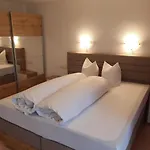 Klausnerhof Garni Otel Seefeld in Tirol